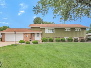 713 Oak Park Ave, Beecher, IL 60401