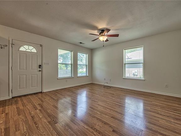 5th image of 723 N Crysler Ave