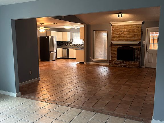 5th image of 16018 Bear Hill Dr