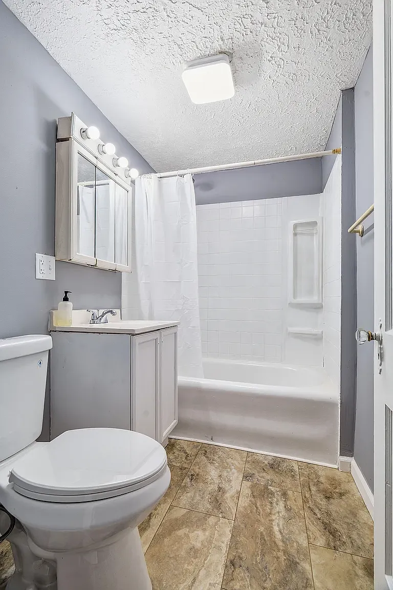 2 bed, 900 sqft, $1,100 — Photo 2