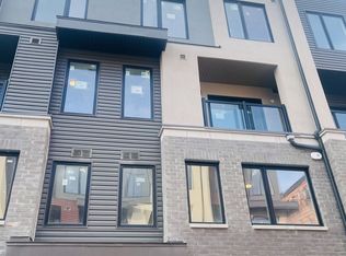 3425 Ridgeway Dr #15, Mississauga, ON L5L0B9