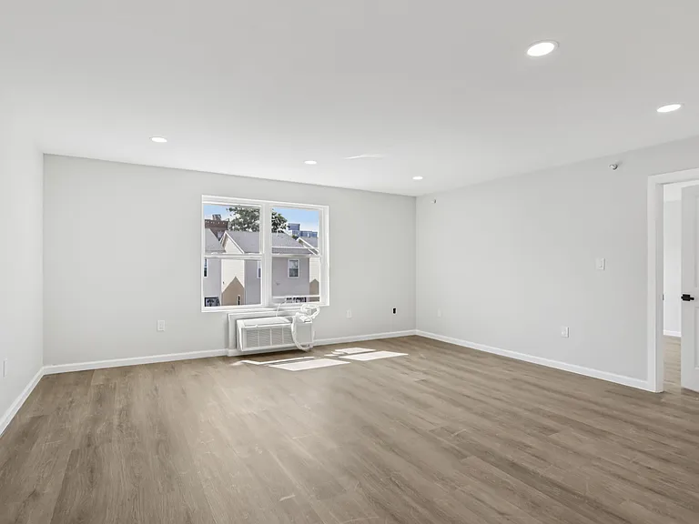 200-202 Summer St — Photo 3