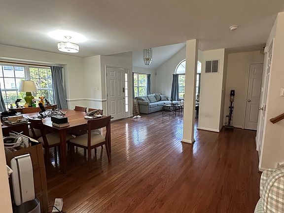 4th image of 39 Hogan Way