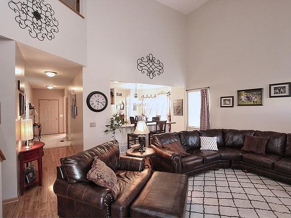 5th image of 479 Yale Cir