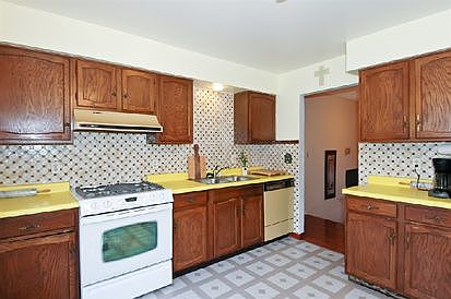3rd image of 347 Somerset Dr