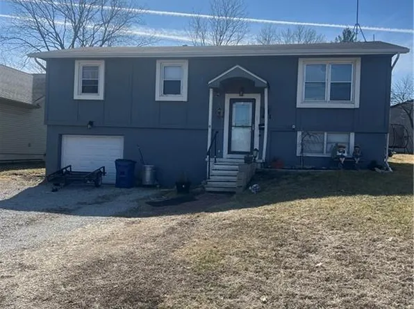 421 W 8th St, Cameron, MO 64429