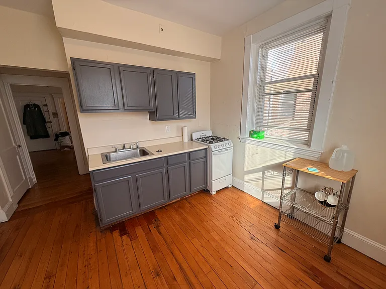 215 Harvard Ave #4A — Photo 1
