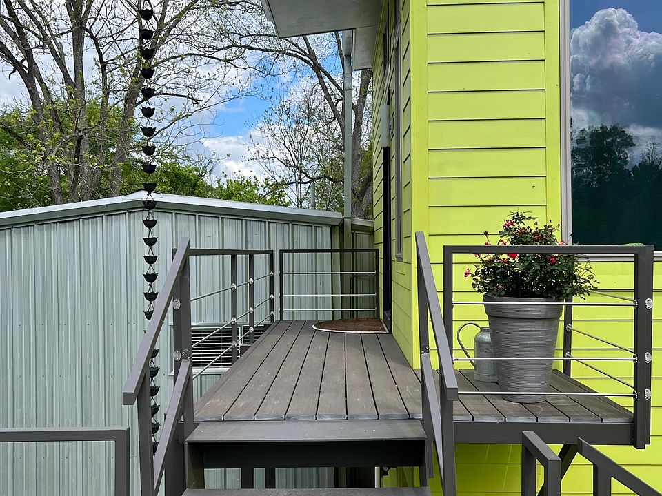 "Wakasuka" means young green in Japanese . Think of the first spring green leaf on a tree when you arrive