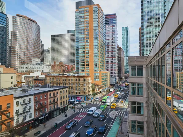 305 East 51st Street image 11 of 21