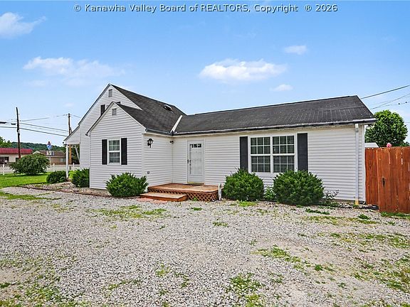 3rd image of 950 Roosevelt Blvd