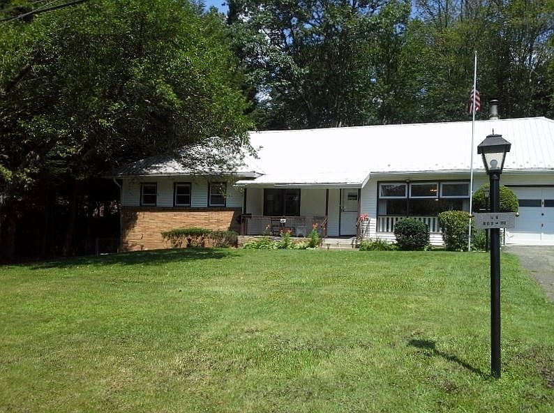 1st image of 21 Oak Dr