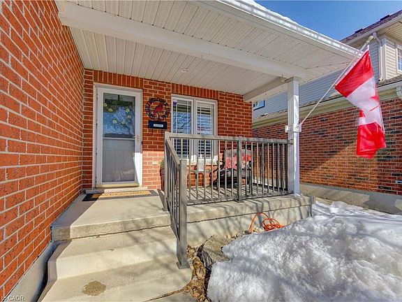 5th image of 105 Stiefelmeyer Cres