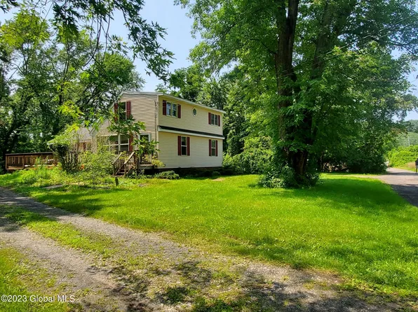 32 Bells Lane, Waterford, NY 12188