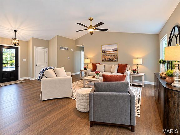 5th image of 410 Darcie Dr