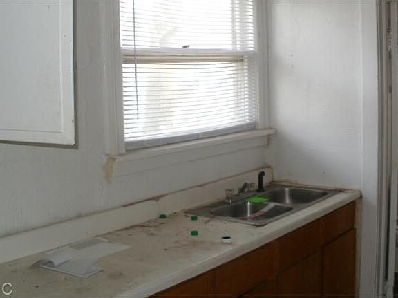 2nd image of 934 Burton St SE
