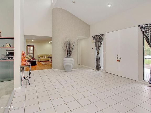 3rd image of 14 Amber Ln