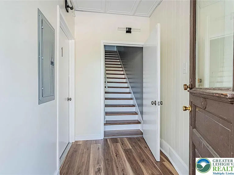 34 E Washington Ave — Photo 6