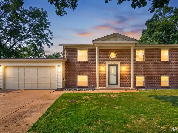 1312 Twin Trails Ct, Fenton, MO 63026