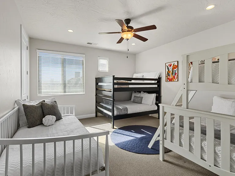 N Coral Ridge Dr — Photo 12