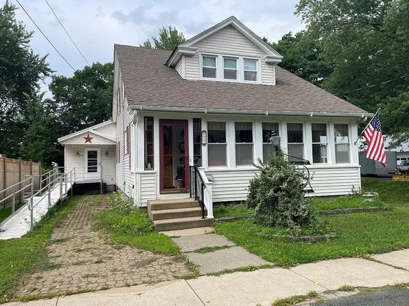 77 Newton St, Greenfield, MA 01301