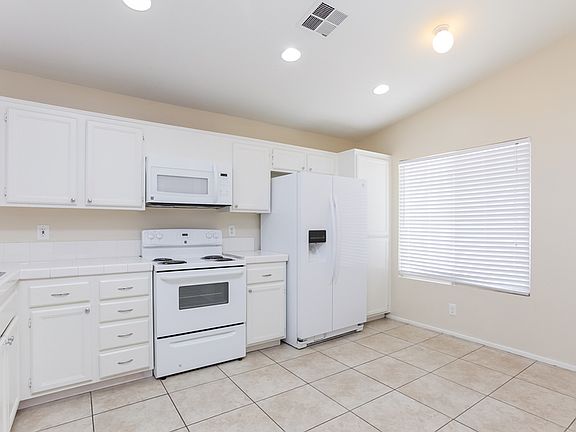 3rd image of 32456 Hupp Dr