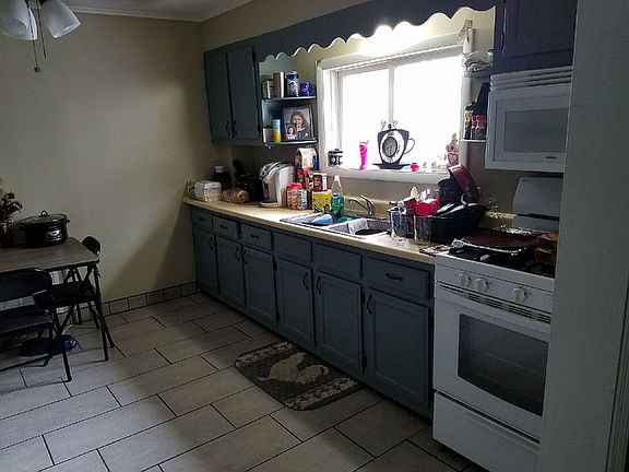 4th image of 327 Willard St