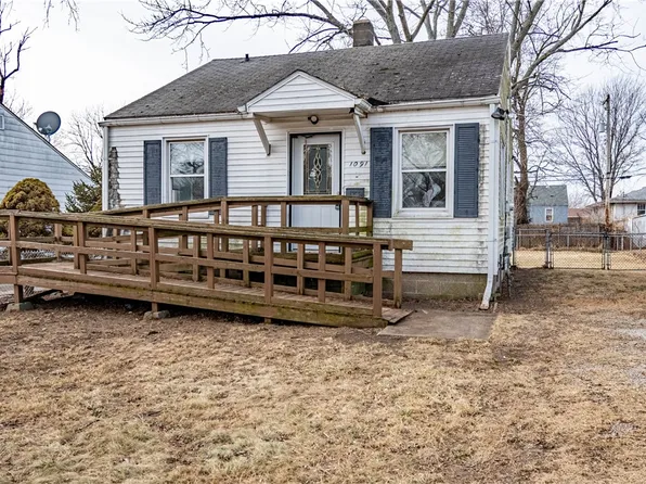 1091 N Oakcrest Ave, Decatur, IL 62522