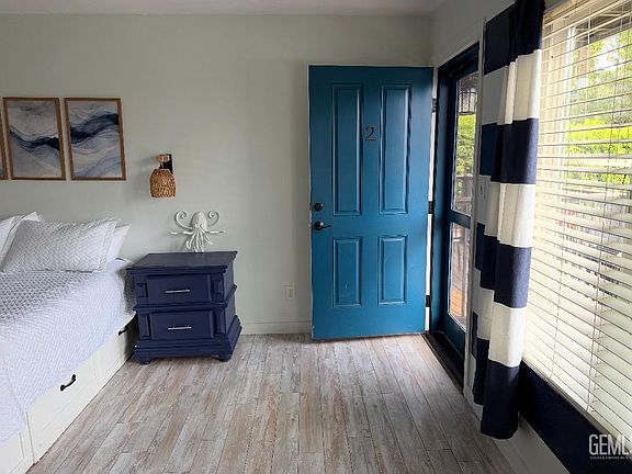 5th image of 335 W Whittley Ave #2