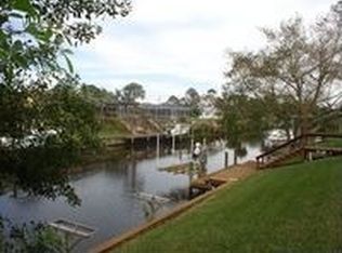 404 NE Camelot Dr, Port Saint Lucie, FL 34983