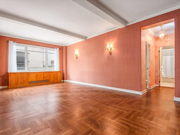 930 5th Avenue image 5 of 21