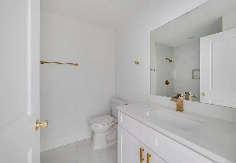 417 Saint Johns Ln — Photo 8
