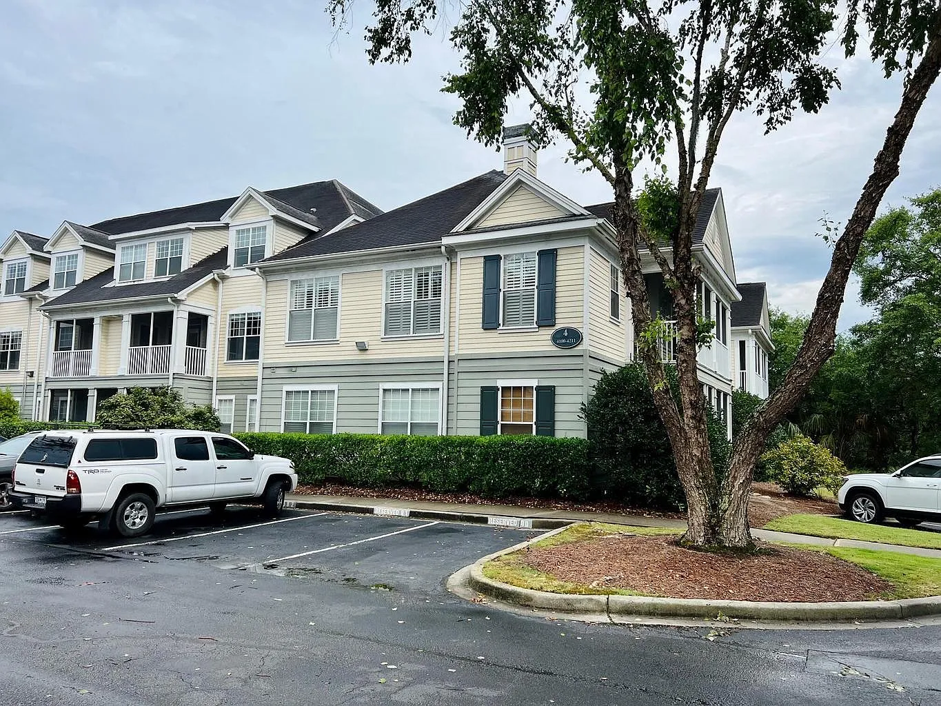 3 bed, 2.0 bath, 1440 sqft, $3,300 — Photo 2