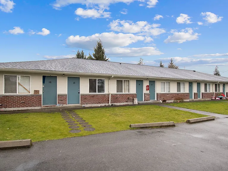 Ash Creek Apartments — Photo 2