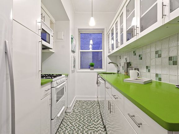 4th image of 254 W 25th St