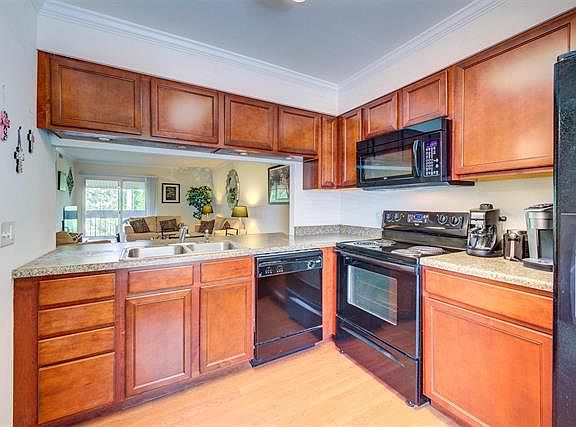 5th image of 1957 Greenpoint Dr APT 301
