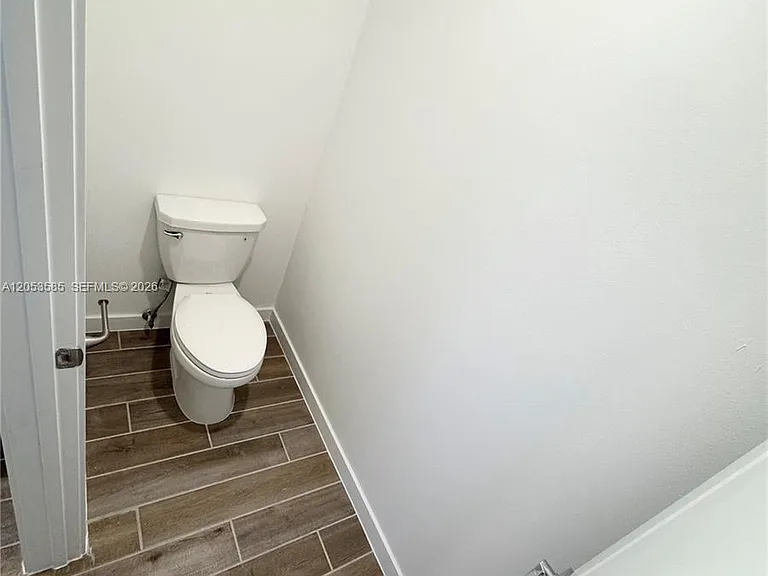 120 NE 13th Ter #120 — Photo 5