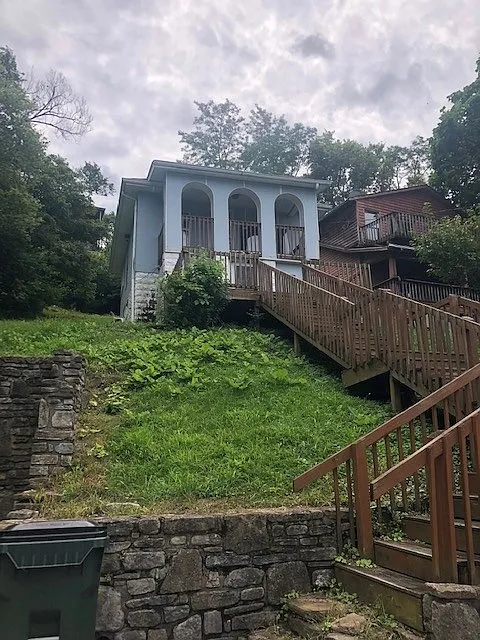 68 Grandview Ave photo 1