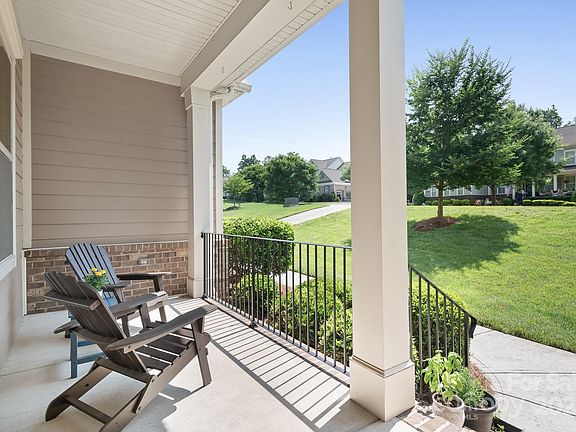 4th image of 337 Monteray Oaks Cir