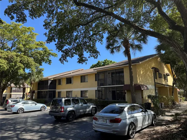3059 N Oakland Forest Drive #102, Oakland Park, FL 33309