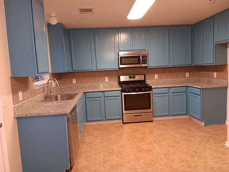 22135 Greengate Dr — Photo 4