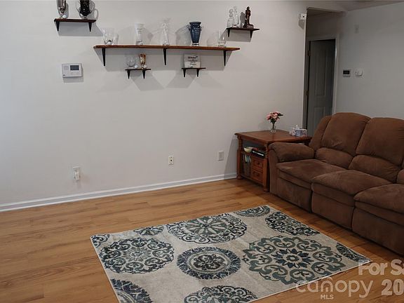 5th image of 283 Sweet Martha Dr