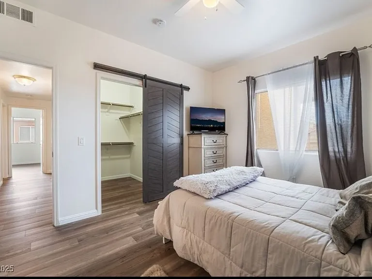 1051 E Cactus Ave — Photo 11
