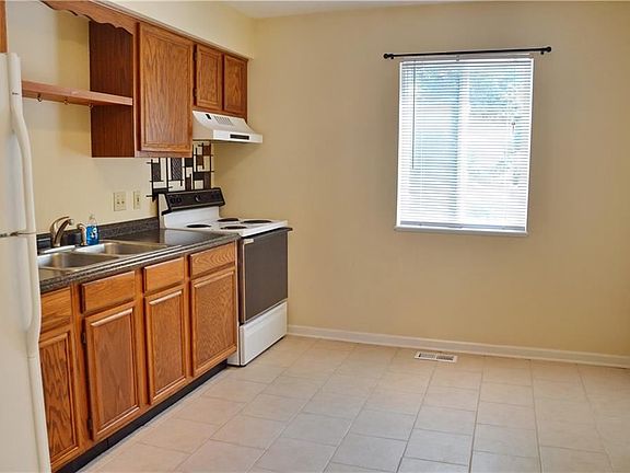 5th image of 504 Maple Brook Dr Unit 500