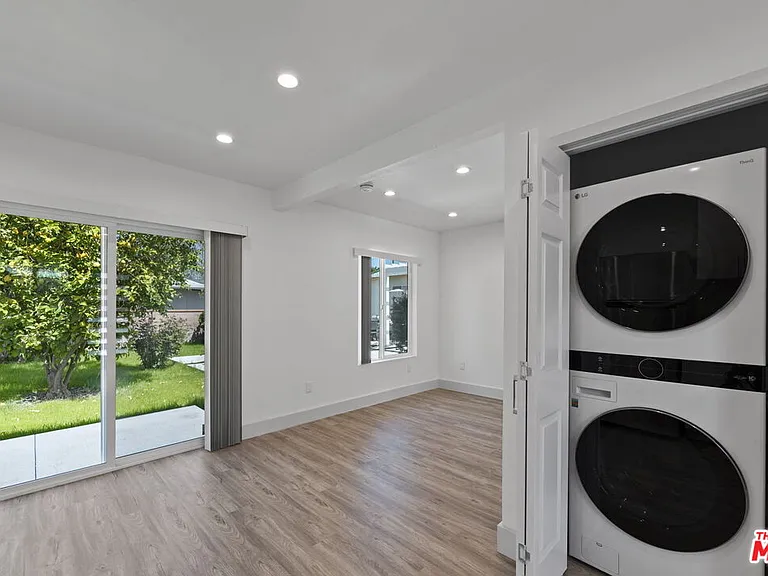 6229 Sylvia Ave — Photo 14
