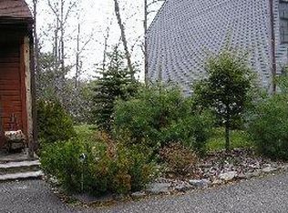 303 Mountain Rd, Lake Ariel, PA 18436