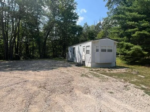 1535 Douglas Dr, Harrison, MI 48625