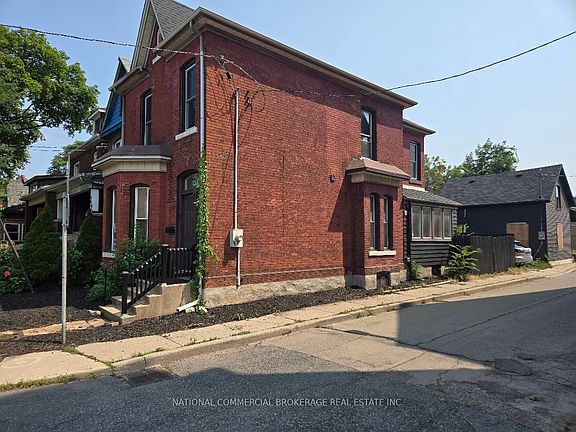 5th image of 138 Victoria Ave N