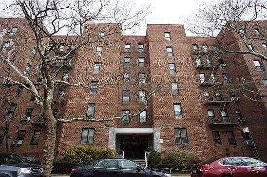 1st image of 2525 W 2nd St #180