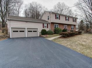 7 River Bend Rd, Trumbull, CT 06611