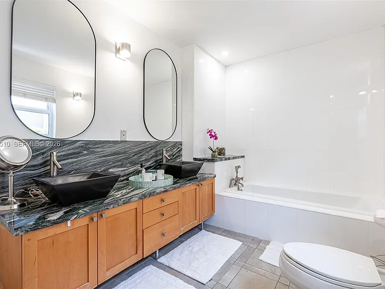 1430 Stillwater Dr — Photo 32